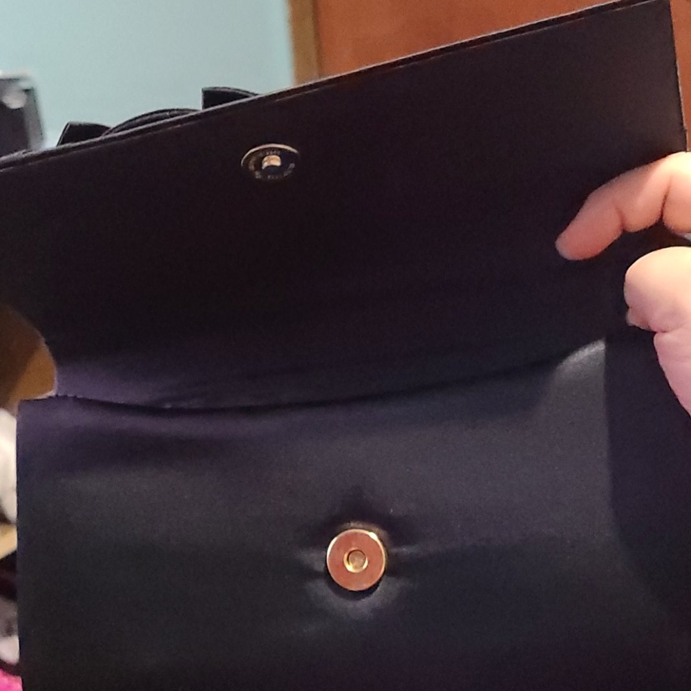 black purse - Picture 4 of 5